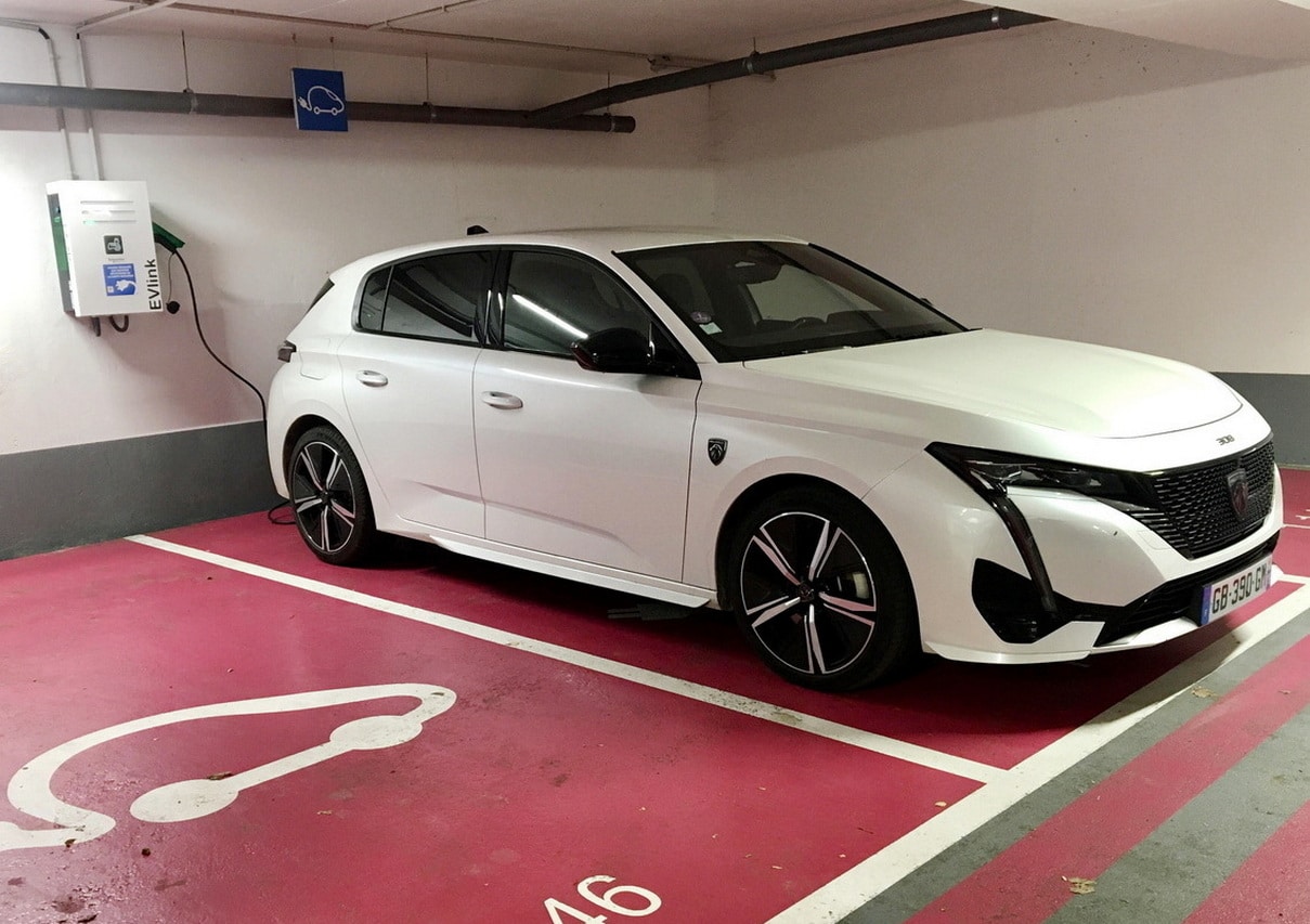 Nouvelle Peugeot 308 hybride rechargeable Com 2 Net